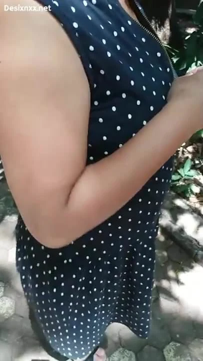 Talking Dring desi wife walking by lifting her dress