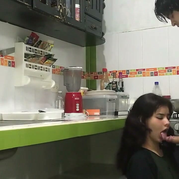 While My Beautiful Girlfriend Cleans up, I Take the Opportunity to Fuck Her Pussy and Cum on Her Buttocks