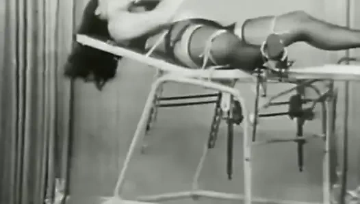 Kızlar kendilerini bağlıyor