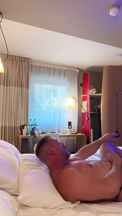 Hungthotter Fucks German Muscle stepdaddy Hans Berlin