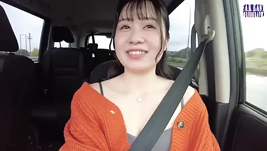 Cewek seksi dengan tubuh langsing lagi asik muasin memeknya pakai strap-on dengan sensasi senyum bagian.1