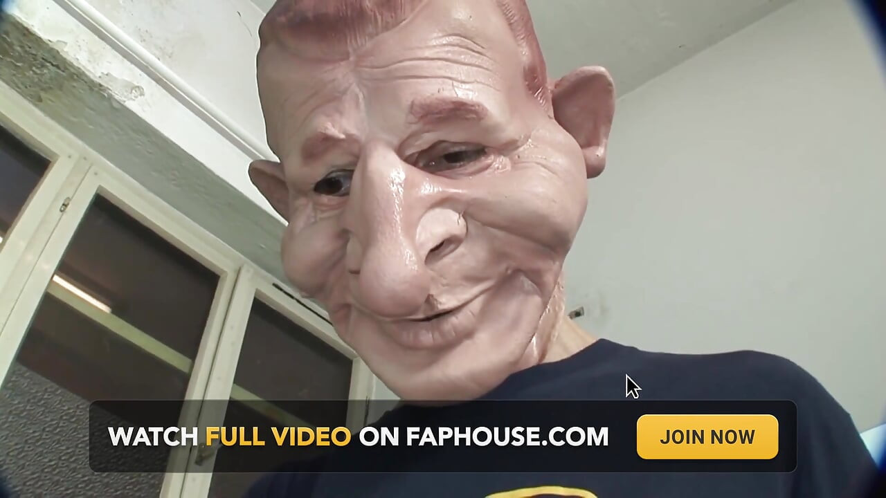 Deepthroat och anal bang för en sexig brud