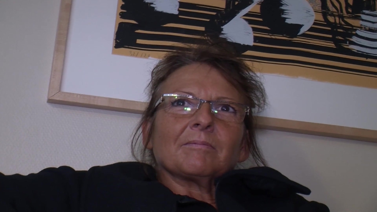 German granny with glasses rubs her cunt in hot solo show