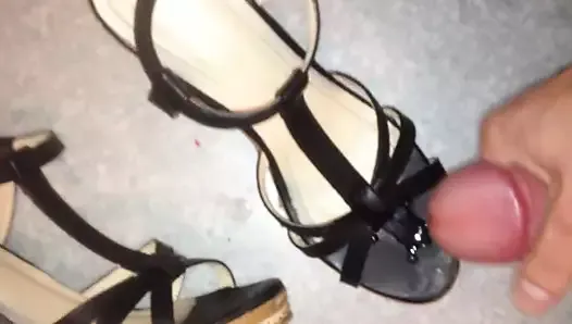 Cumshot on Lisa's shoes