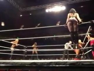 wwe paige ass bouncing up and down