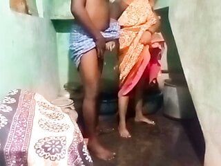 Priyanka, Tante, Badezimmer-Sex zu Hause