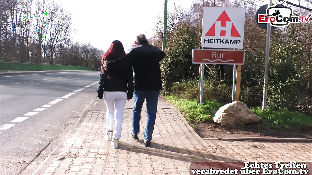 Brzydki stary facet szuka niemieckiej nastolatki, 18 lat, i się z nią pieprzy