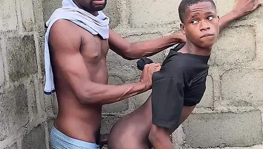 Twinks hausa, junge liebt es, sowieso gefickt zu werden