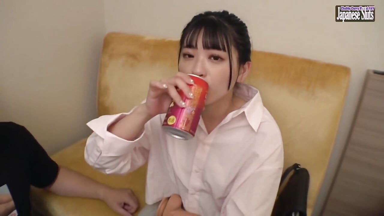 魅力的な曲線美で愛情を込めてからかい、忘れられないパフォーマンスでカメラの前で情熱を表現 - 第1章