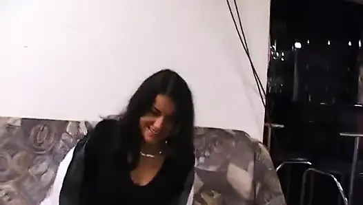 Cewek cantik lagi muasin dirinya sendiri di ruangan casting