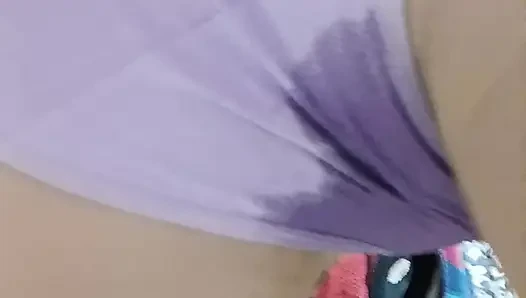 Pembe külota işiyor