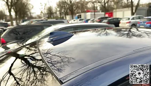 Дрочка рядом с незнакомцем на общественной парковке, и сперма в автобусе закончились