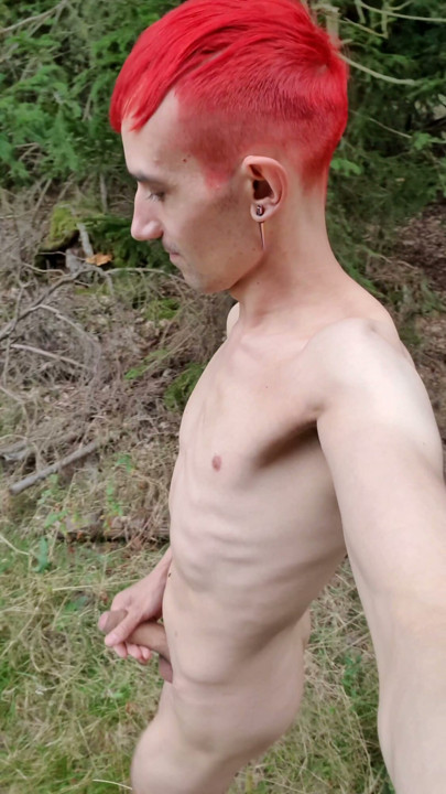 I do something for the environment (piss on a tree trunk) | Clip 2