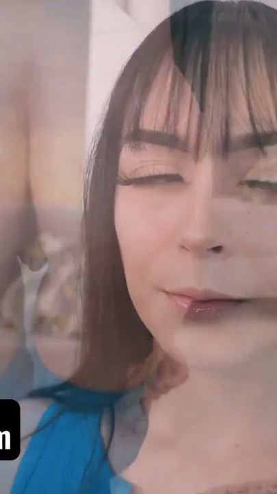 Abla beni seviyor - yaramaz amigo kızları nasıl tatmin edeceğini öğretmek için üvey kardeşin amını keşfetmesine izin veriyor | Klip 1