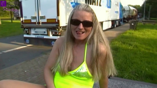 Public-Squirt Show endete in meiner Massen benutzung durch 25 Truckerschwänze!