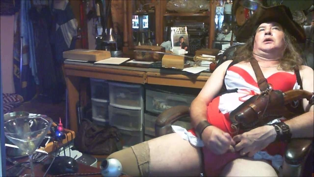 Crossdress CD Pirate cumshot