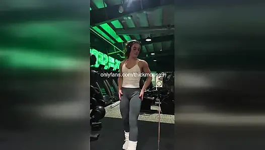Случай в Instagram Live: гэнгбэнг с 18-летней девственницей - дырки уничтожены и наполнили сливками!