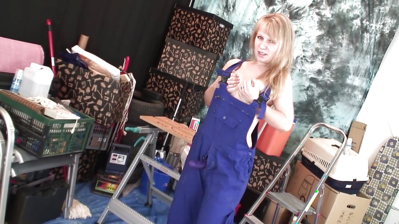 We fucked each other, first my friend fucked me and then i fucked my friend with strapon, see yourself, nice and deep