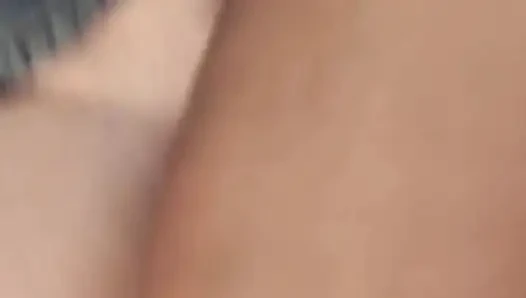 Tante seksi ini dientot habis-habisan sama kontol besar di meja biliar