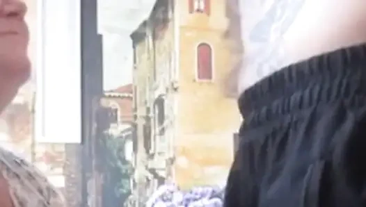 Diesen schwanz zu lutschen ist mein lieblingssache und ihn beim kommen zu beobachten