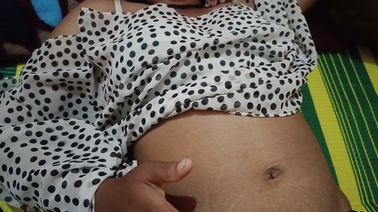 Indian girl juicy pusy show close friend