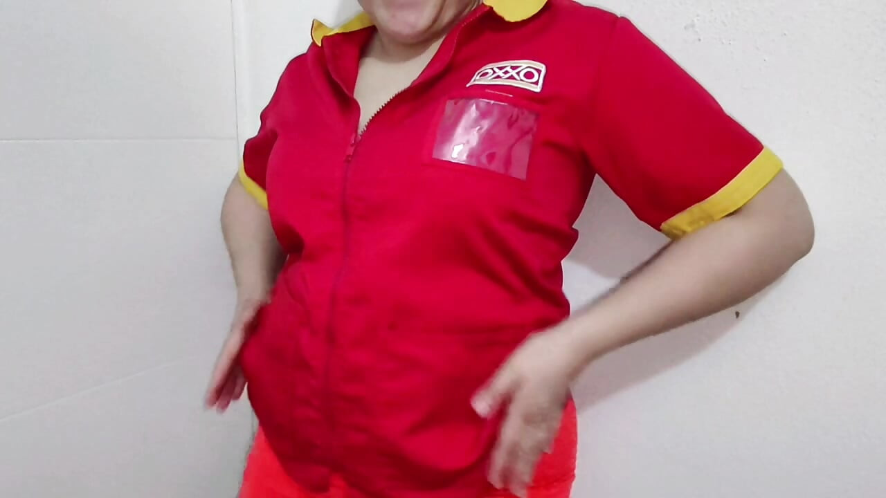 Η Μεξικανή Milf λατίνα εργάτρια Oxxo βγάζει όλα τα ρούχα της και δείχνει ολόκληρο τον κώλο και τον κόλπο της μπροστά στην κάμερα