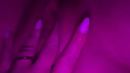 Döl dolu amcık çok sert fışkırtıyor