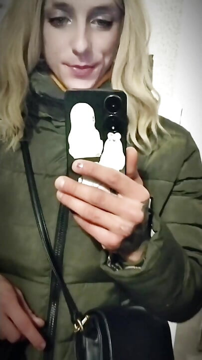 Met mijn eigen penis neukte ik mijn eigen kont en vulde dit gat tot de rand met sperma