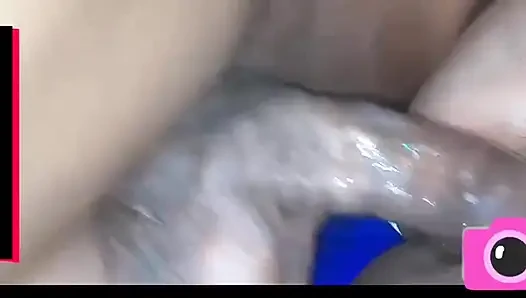 Дом скучный, так что я приглашаю мою соседку прийти, и что-то случится