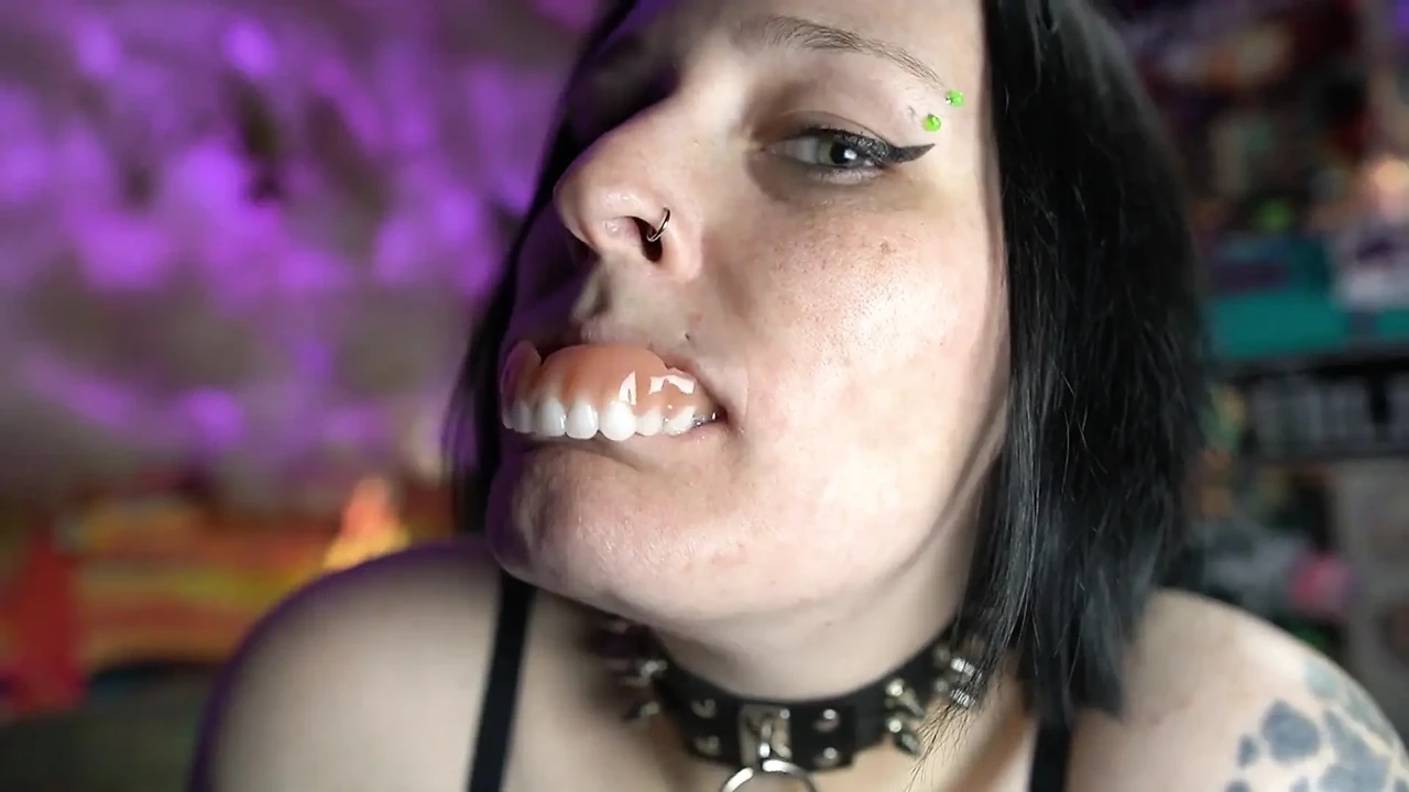 Sexy Goth Plays with Their Dentures