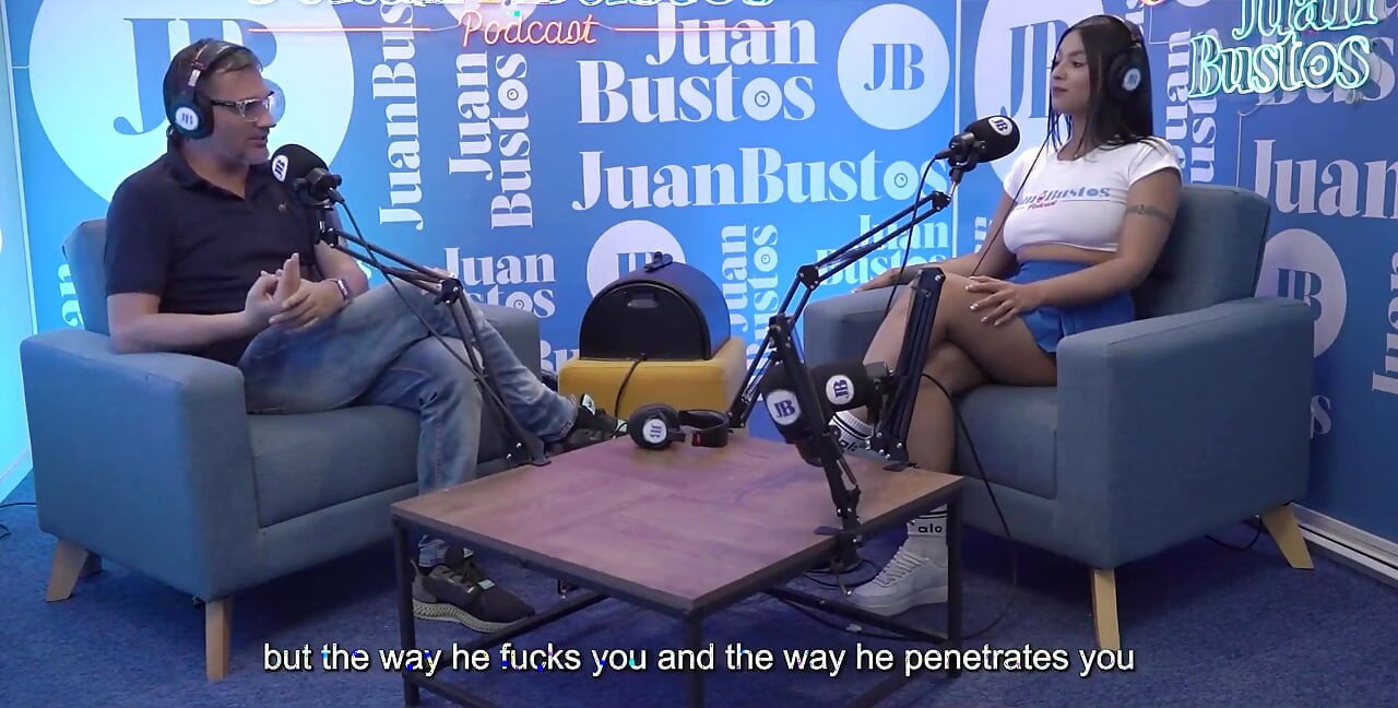 Nauljena latina sa lepim sisama Kataleya Ross uskače u vibrator mašinu dok ne svrši! Huan Bustos podcast