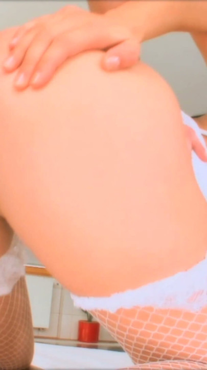 Dziwki od dupy Lucy Belle i Cameron Ferrari biorą na goło | Klip 3