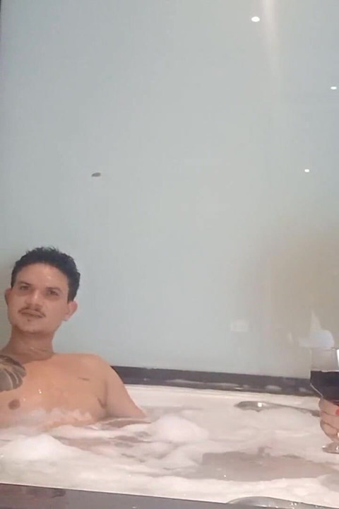 Bathtub with inês Ventura