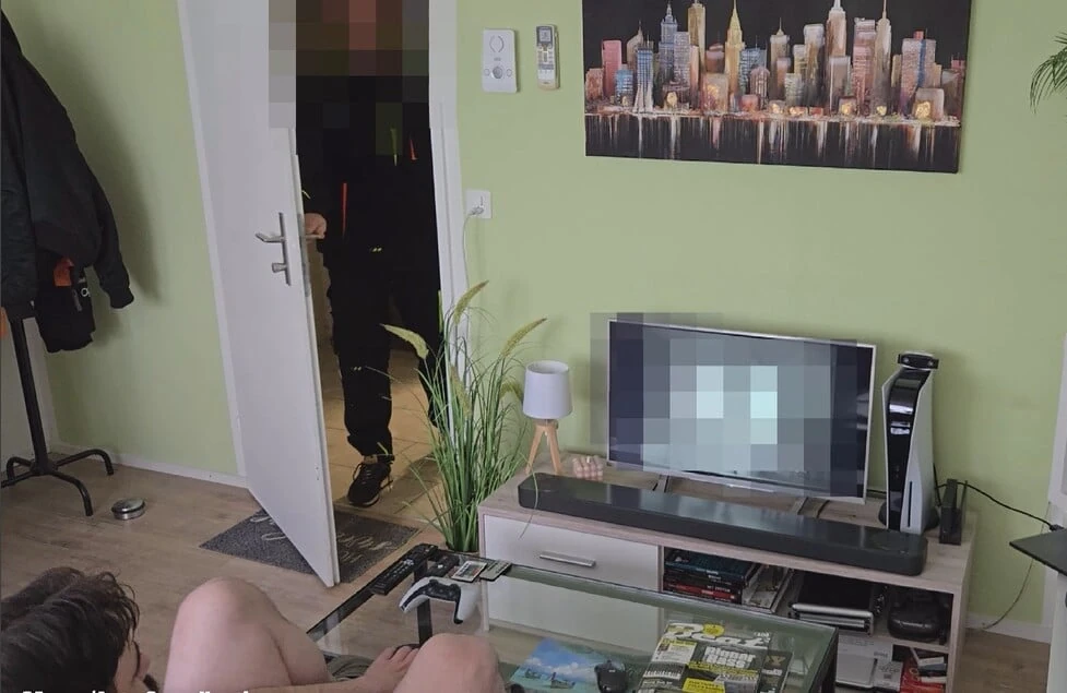 Caught jerking off by the handyman! He Told Me To Go On And Got His First Blowjob – Antogoeshunting