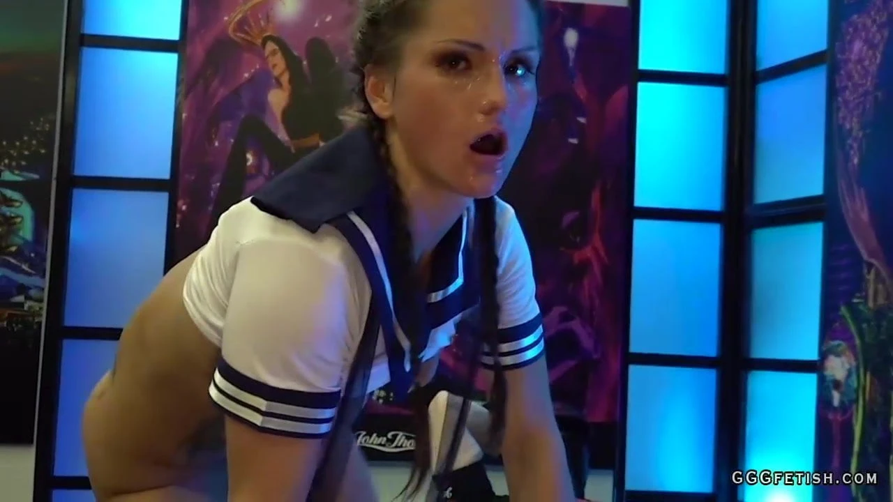 穿制服的捷克人barbara bieber骑乘和吞精