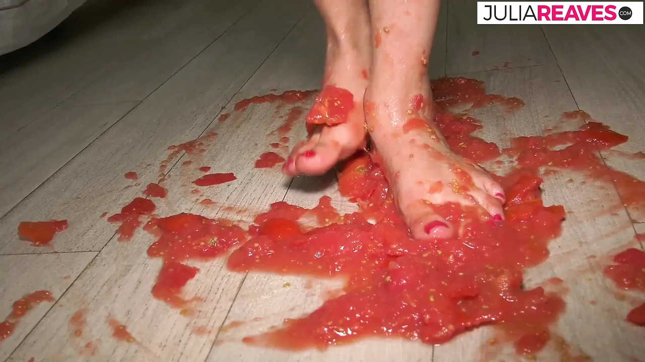 She makes tomato juice naked and gets horny while doing it