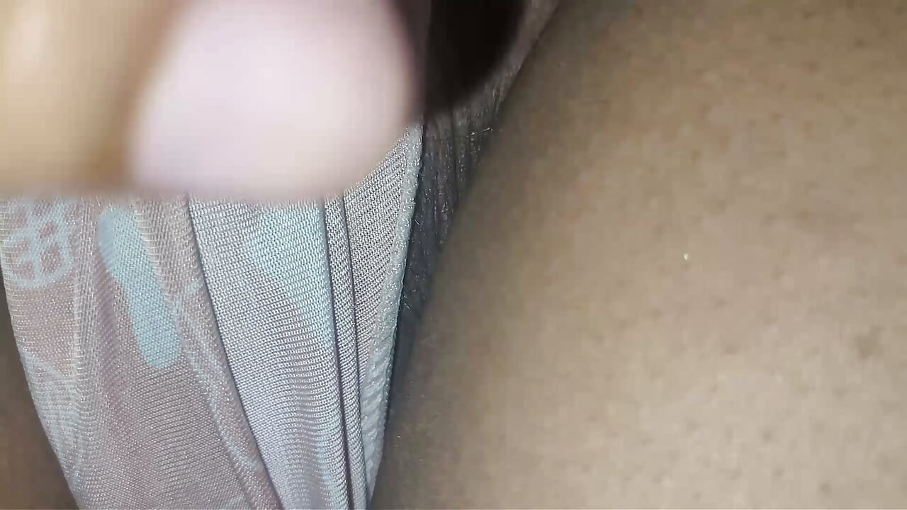 Qu'est-ce que tu fais nue dans mon lit, belle-mère ? Je suis venu te faire jouir deux fois.
