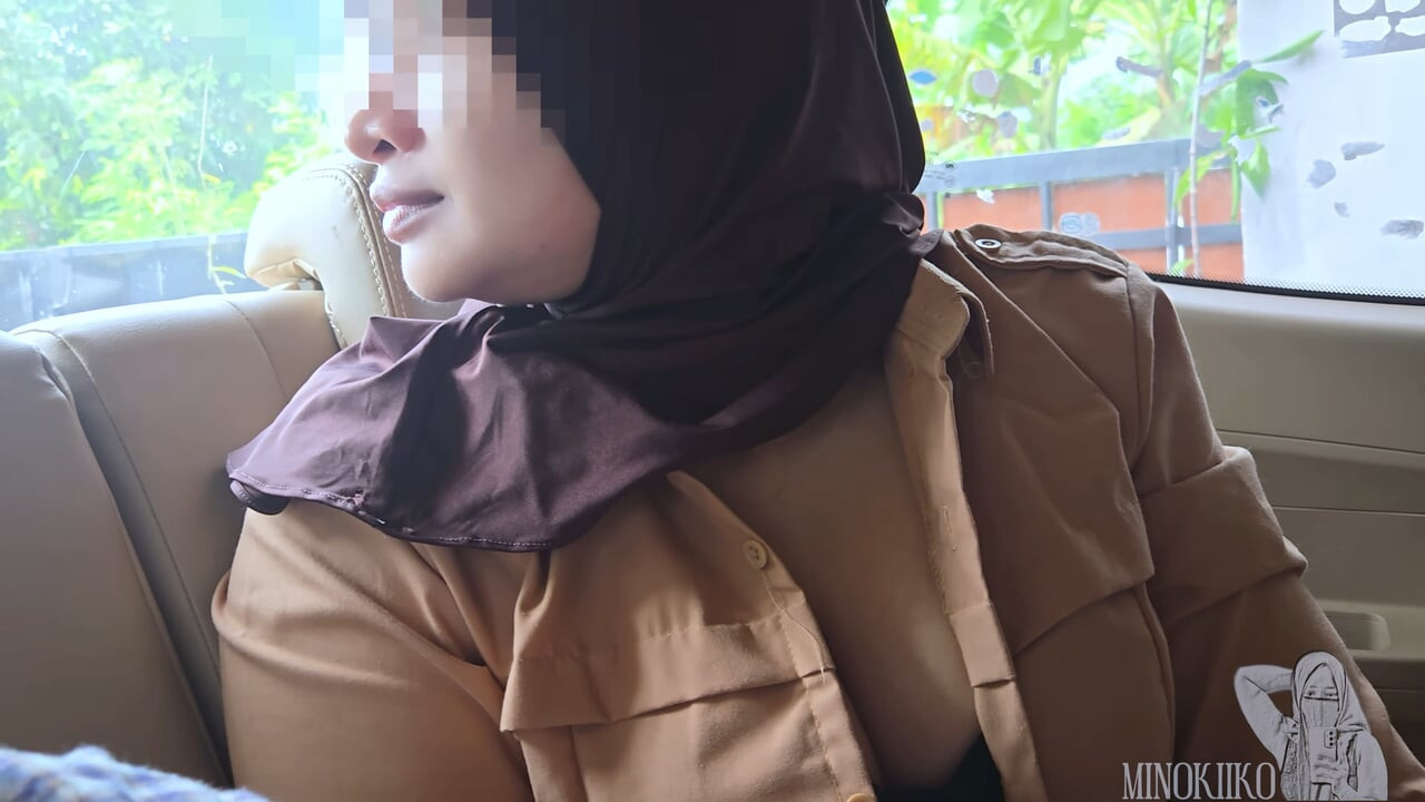 Hijab student (18+) Fucks in a Car to Upgrade Her Cellphone - Minokiiko