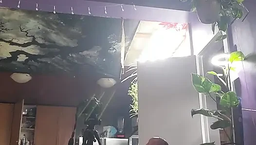 Büyük yarak boşalana kadar okşanıyor