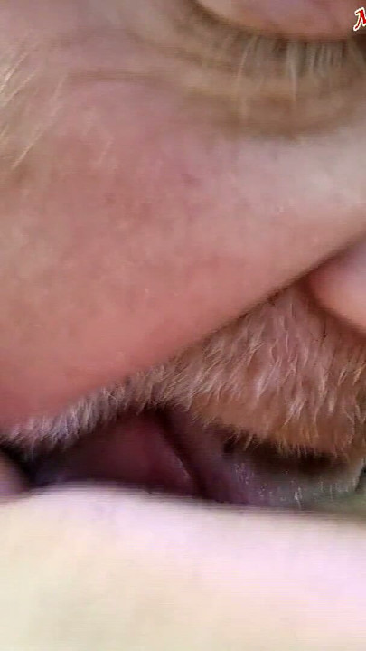 Morning of a mature married couple: blowjob, cunnilingus, intercourse with incredibly big plans from the first person )) | Clip 1