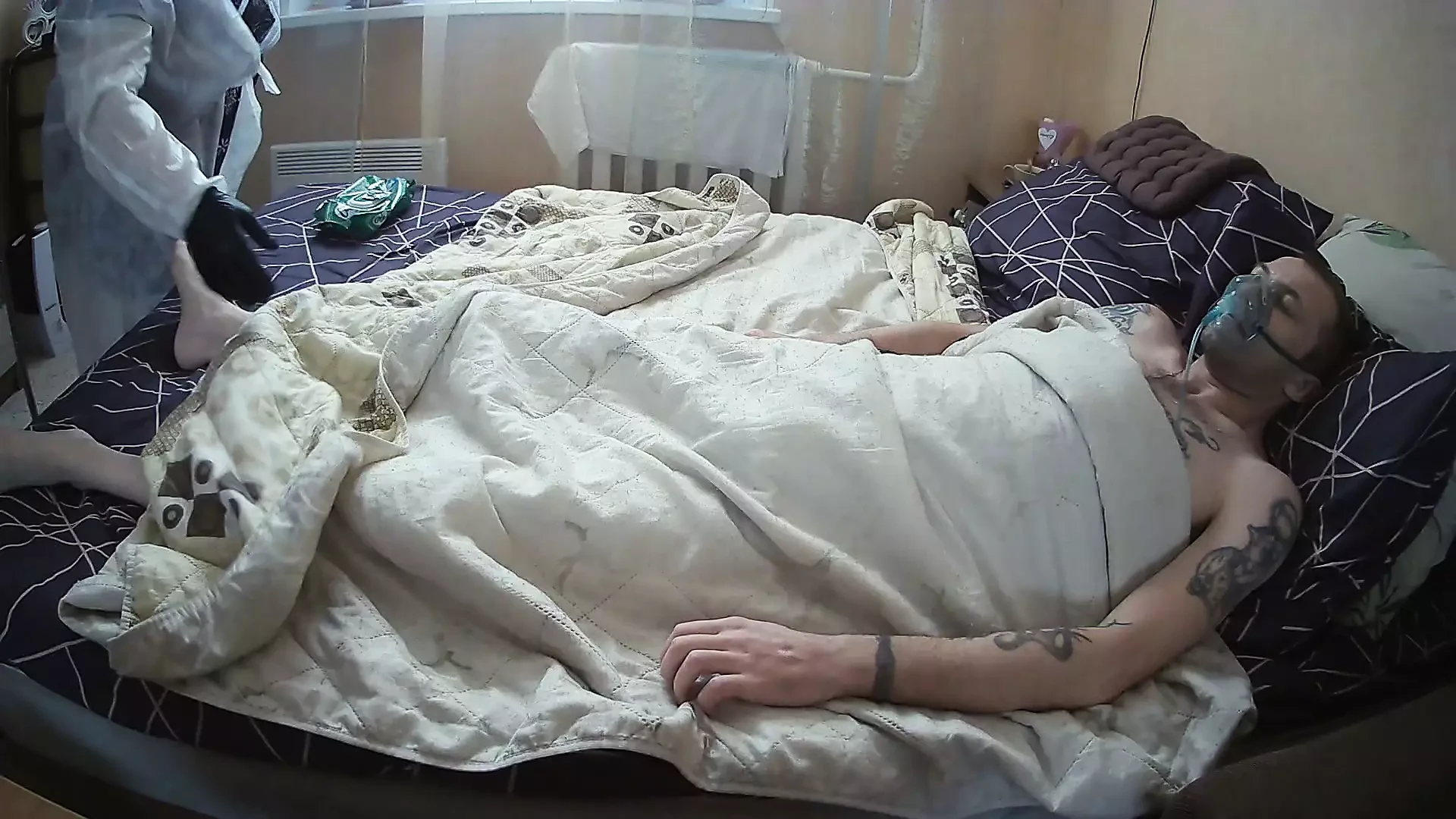 我来找病人检查他的勃起，并拿精子进行分析