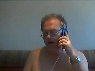 Dziadek gra i cum na kamerze internetowej