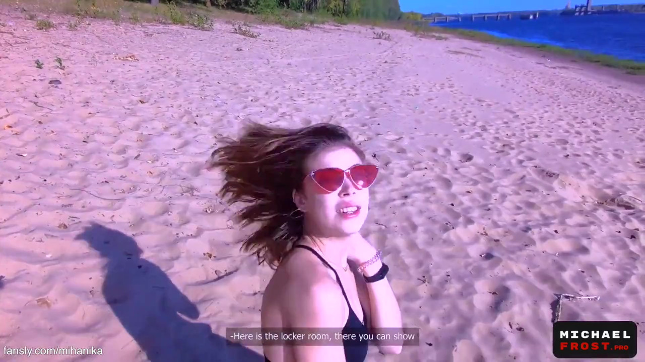 ビーチの試着室で見知らぬ人との危険な性交