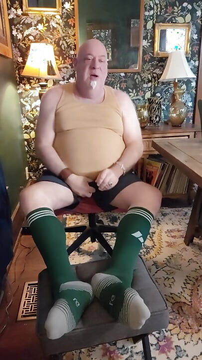 Beardaddychub Makes a Fan Shoot His Load!