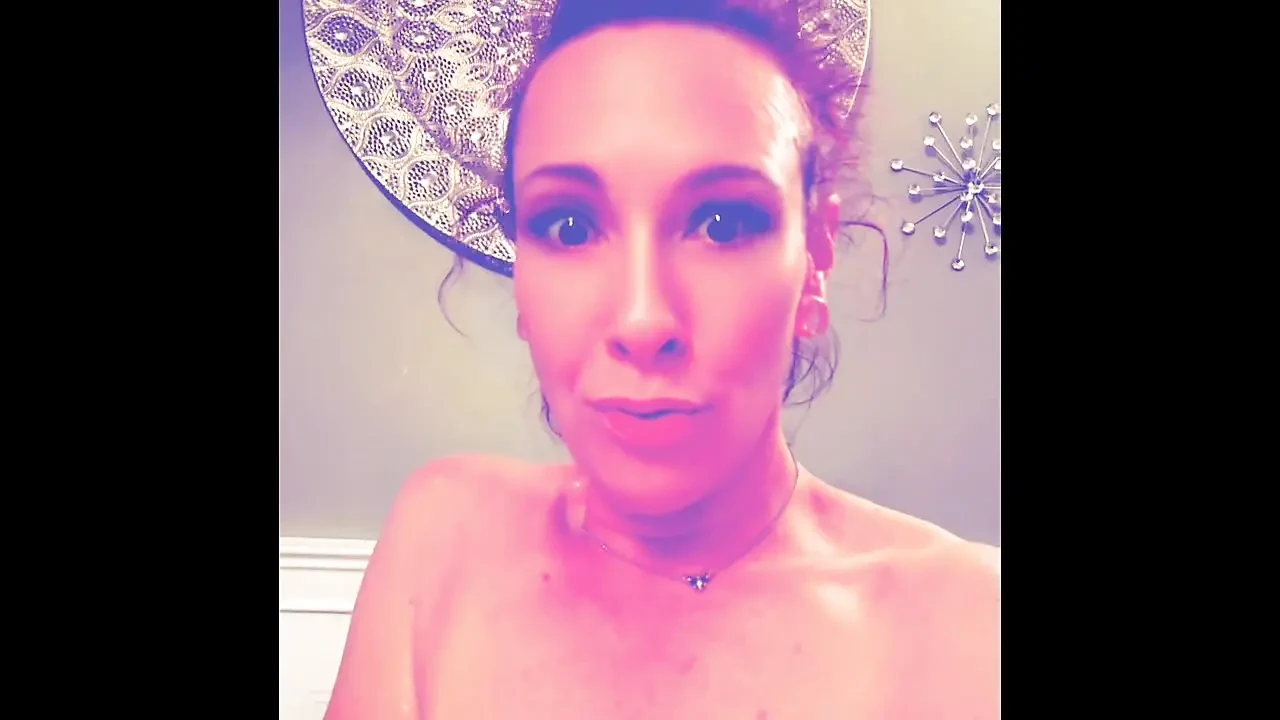 Shelby giving herself multiple orgasms again with squirting
