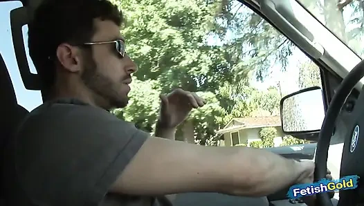 Горячую азиатскую тинку сняли и интенсивно трахнули, чтобы починить ее машину