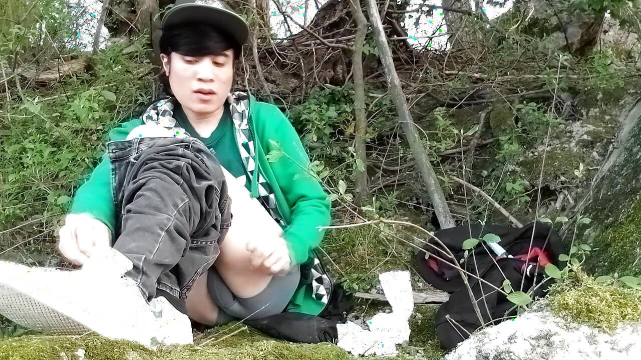 Behind the scenes Jon Arteen after masturbating ejaculating thick cum play cleaning tidying up creating artistic sperm on moss