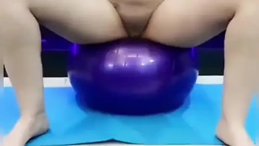 Aku lagi olahraga sambil bugil