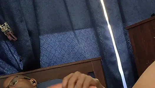 Büyük zenci yarağı boşalması gereken spor salonundan sonra kalın ve azgın