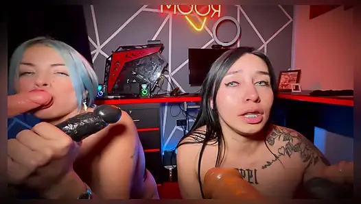 Büyük zenci yarağı dildoları ve iki çok azgın lezbiyen ile bakış açısı grup seks partisi - sweetkimmi